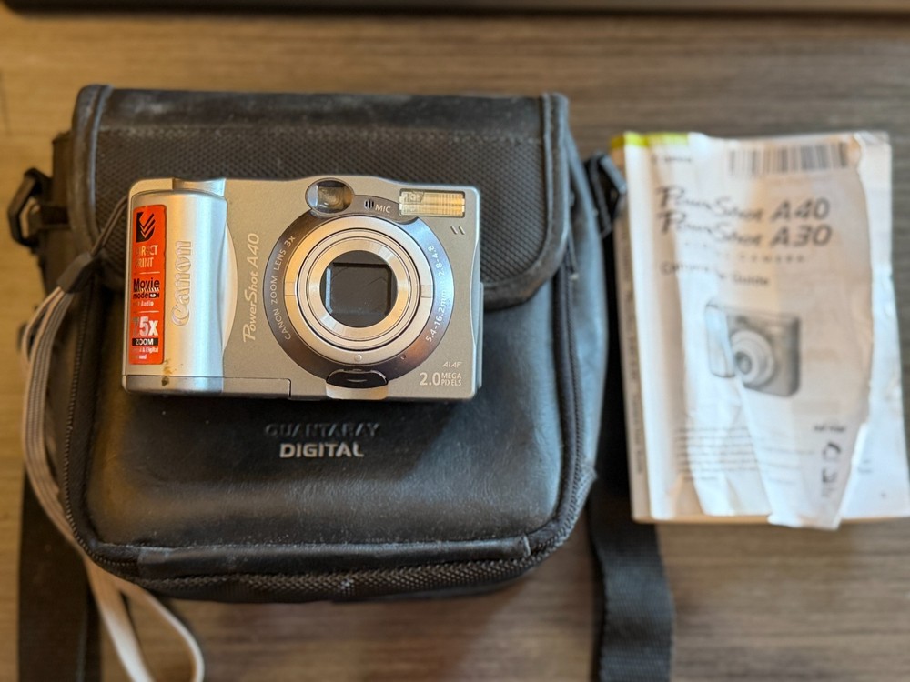 Canon PowerShot A40 2.0MP Digital Camera w/ Case & Manual – Powers On