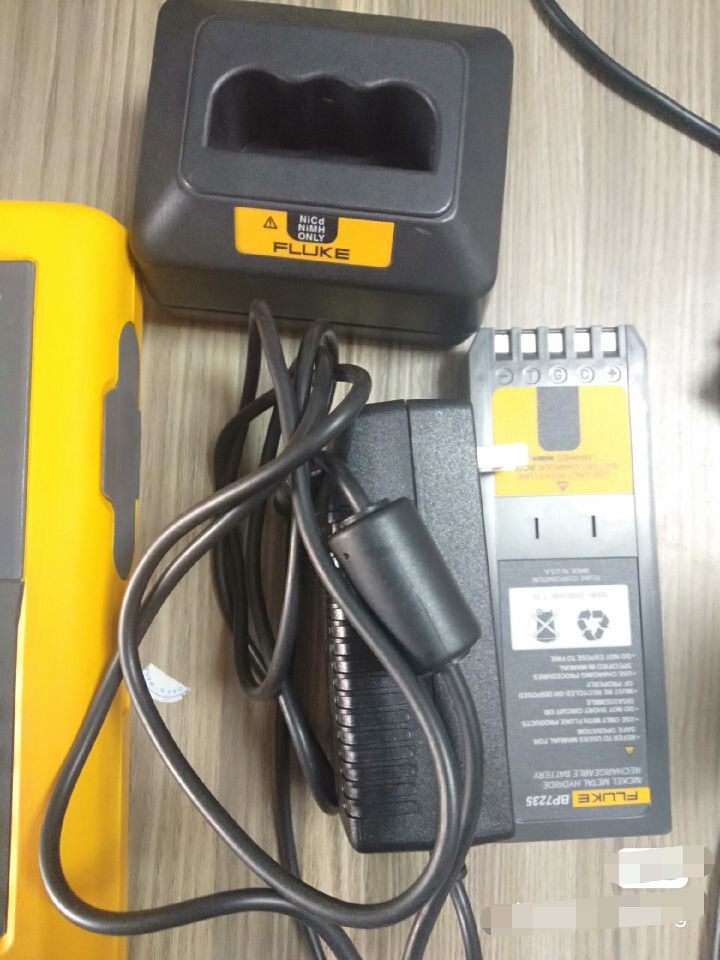 Fluke 744 Documenting Multifunction Process Calibrator
