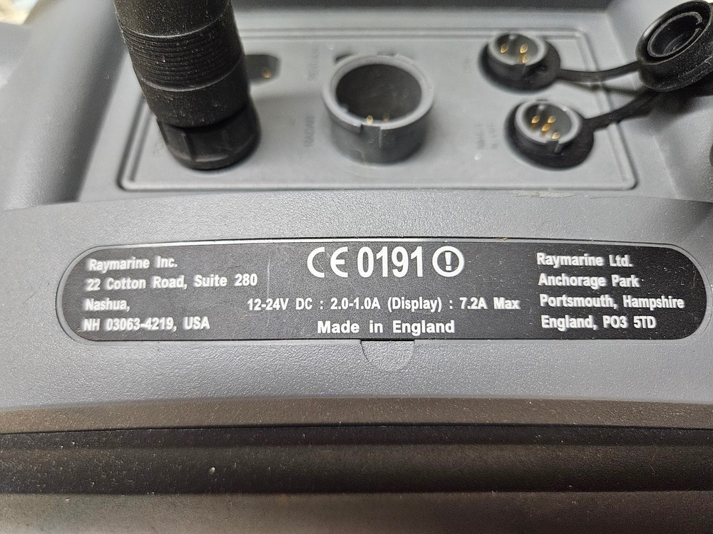 Raymarine C80 Chartplotter, GPS, Fishfinder, Radar