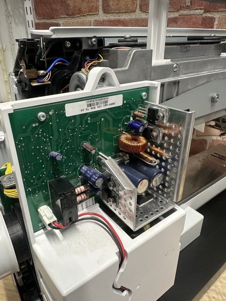 Bernina 820 Computerized Sewing Machine For Parts Only(read)