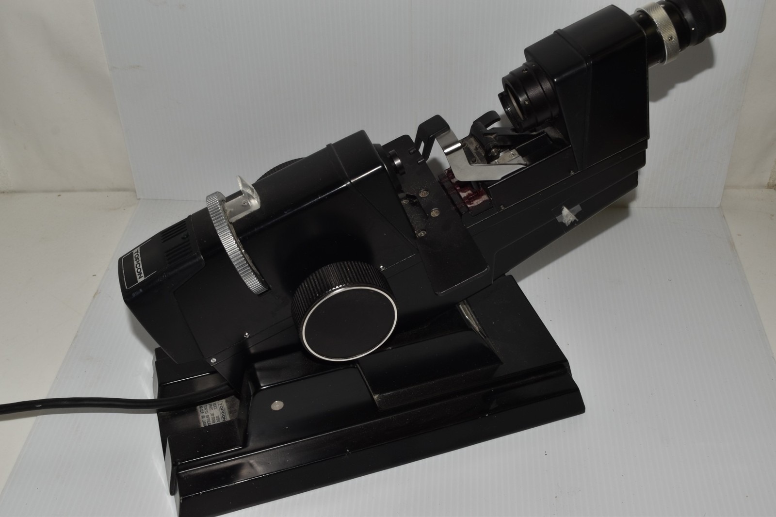 TOPCON LM-6E MANUAL LENSOMETER (AYK53)