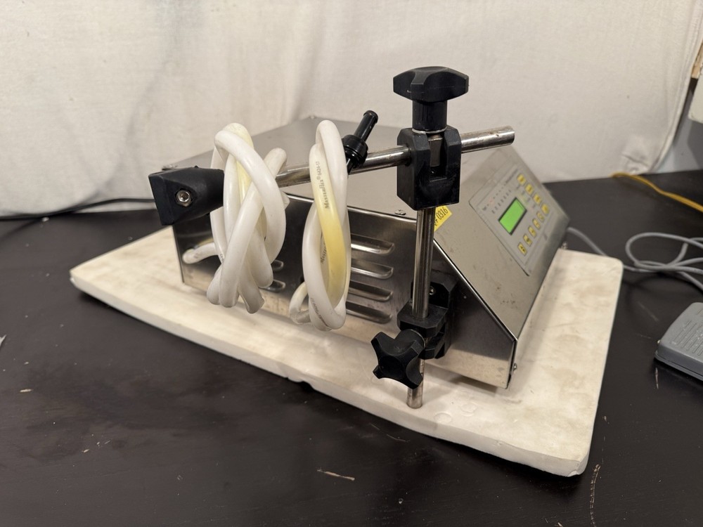 NUMERICAL CONTROL DIGITAL LIQUID FILLING MACHINE 5-3500ml Automatic Control