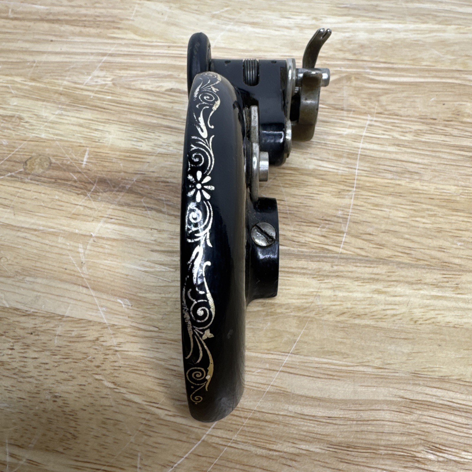 0RIGINAL Singer Sewing Machine 99 66 Bobbin Winder Assembly & Belt Guard