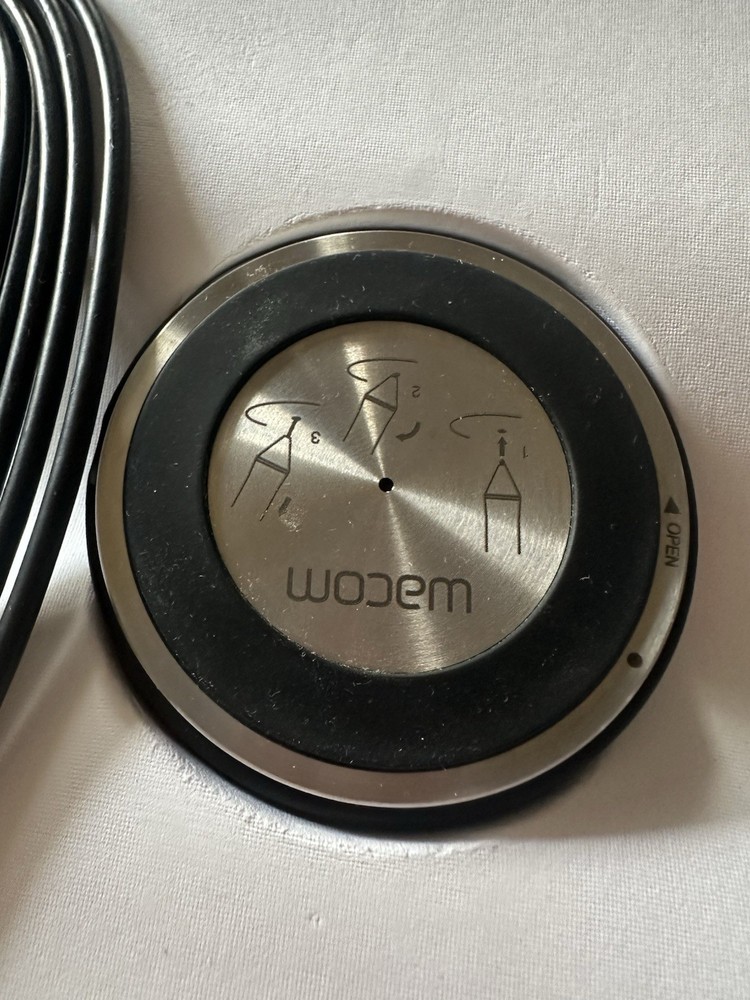 Wacom Intros Pro Medium Wireless Graphics Tablet in Box