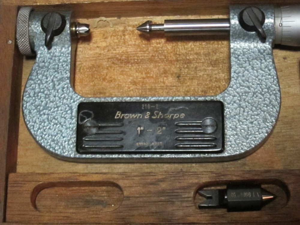 BROWN & SHARPE 1-2" Thread Micrometer Model 210-2, USED