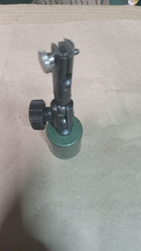 SMALL MAGNETIC INDICATOR HOLDER WITH KEEPER