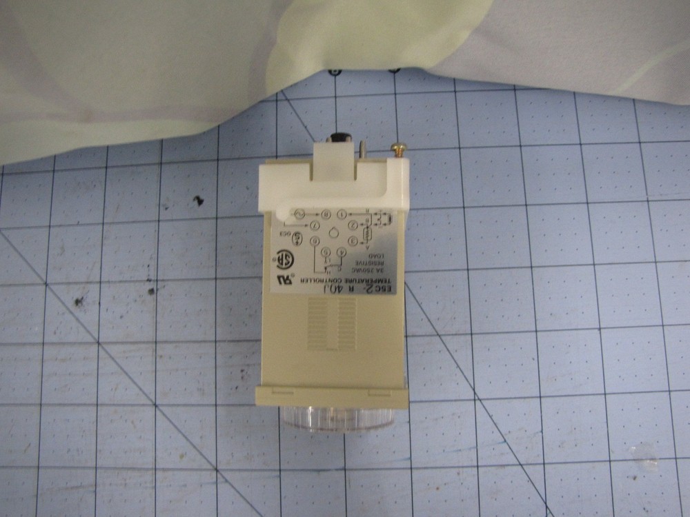 Omron E5C 2-R40J E5C2R40J Temperature Controller