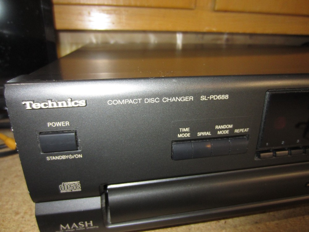 Technics SL-PD688 5 Disc CD Changer Carousel No Remote Tested Working