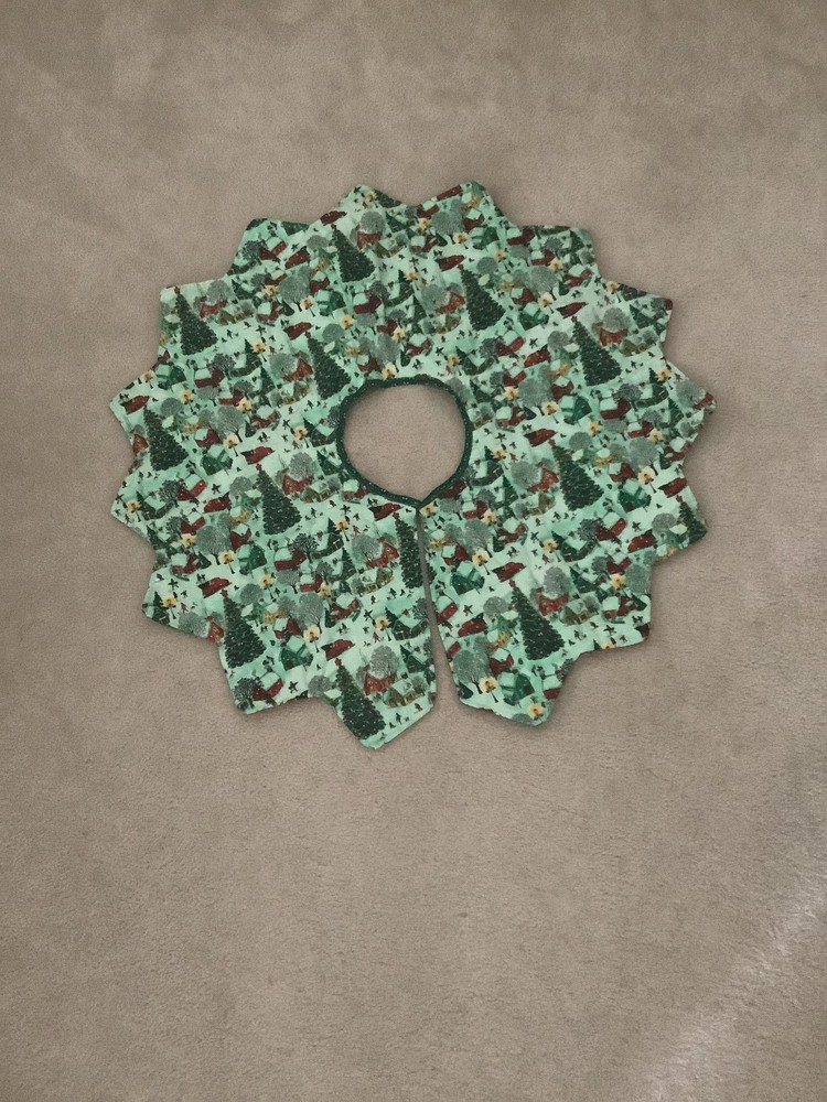 Hand made Quilted Holiday Tree Skirt - NEW