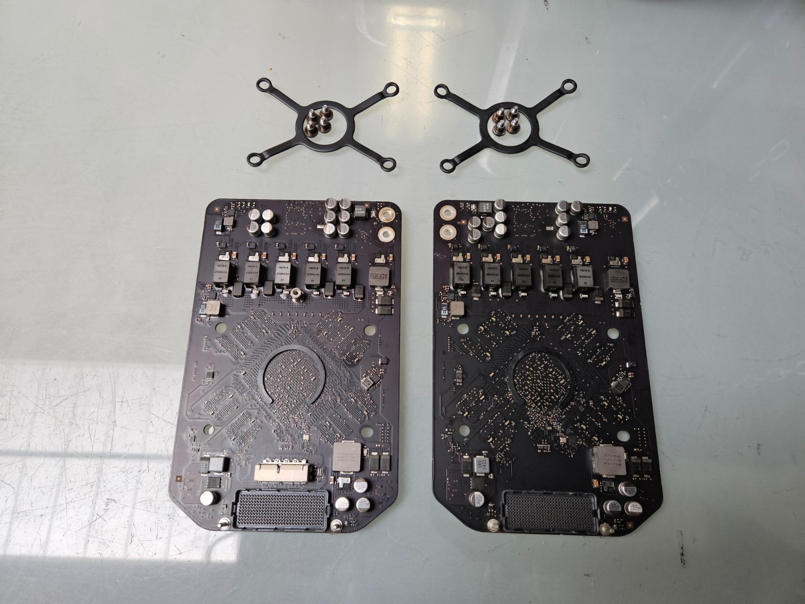 Matched Pair of AMD FirePro D300 2GB Video Card A & B For Mac Pro A1481 + Mount