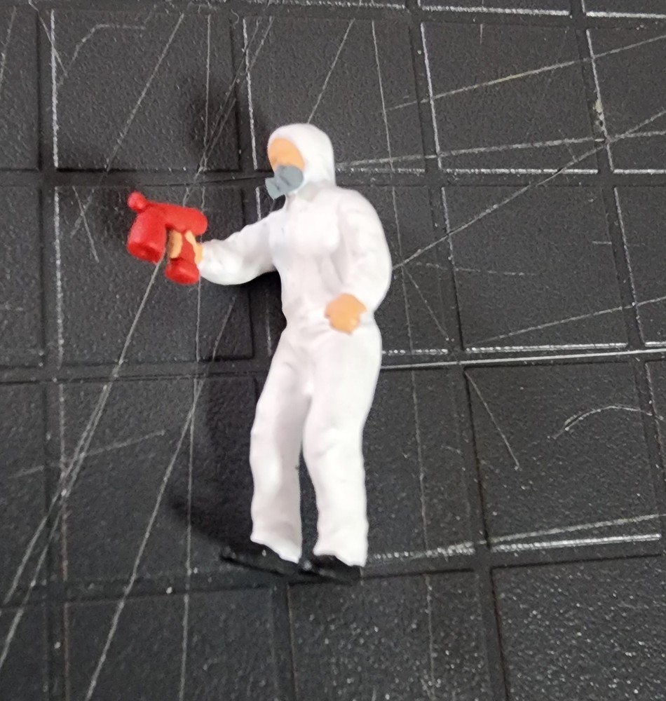 1/64 Standing Painter with White Suit