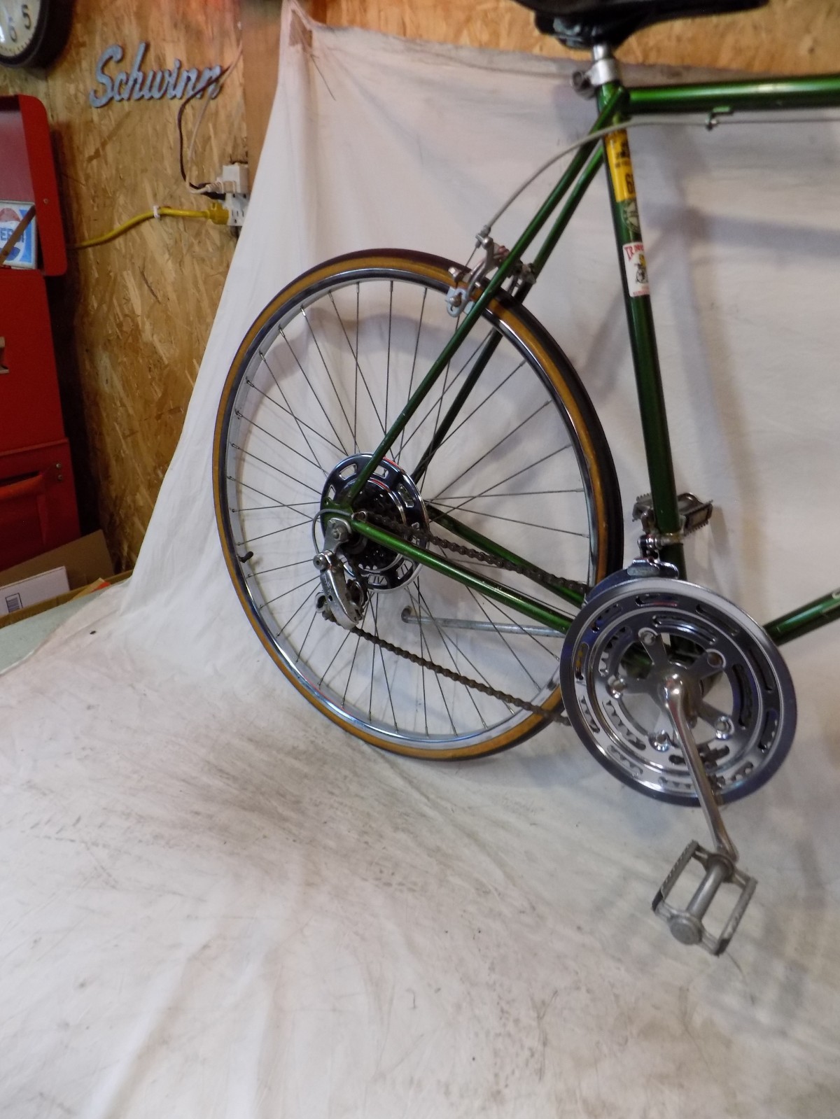 1972 SCHWINN VARSITY MENS 10-SPEED CAMPUS GREEN ROAD BIKE CONTINENTAL RACER 27