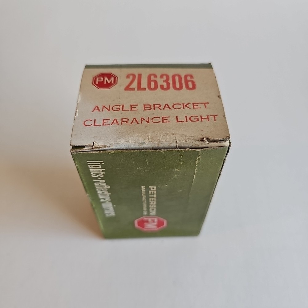 Peterson Manufacturing PM 2L6306 Angle Bracket Clearance light