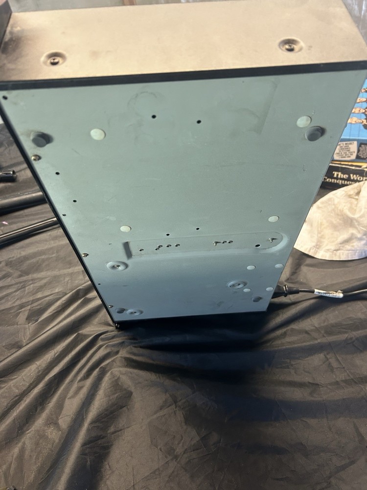 a Gemini CD-110 Professional CD Player Untested