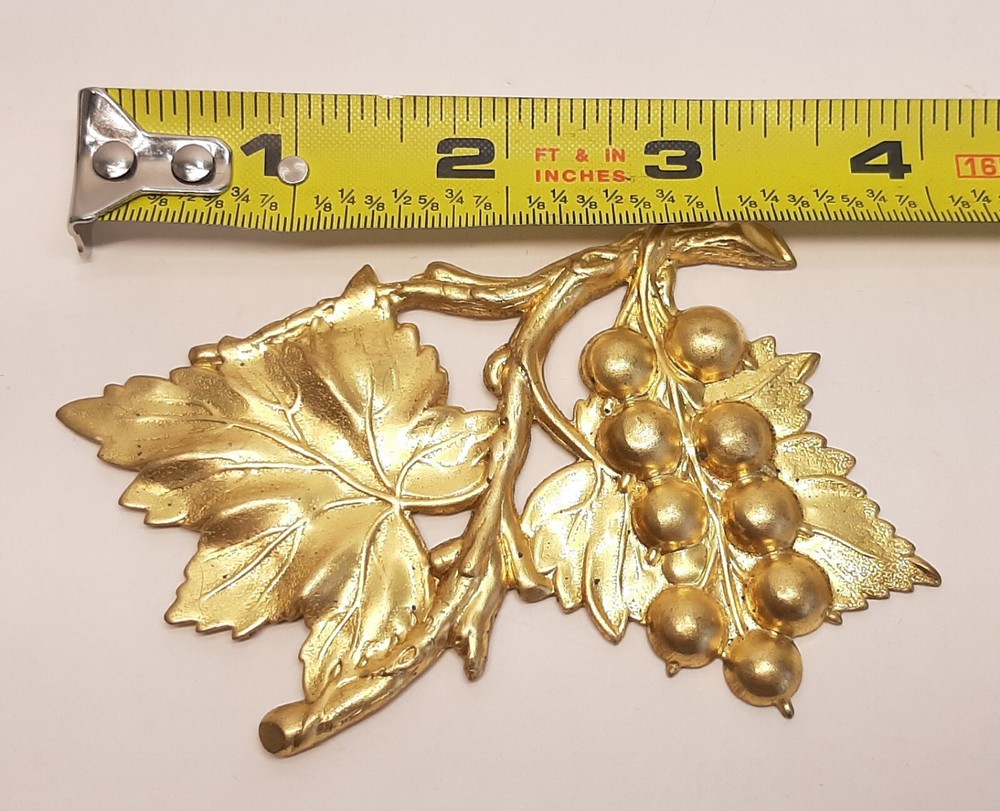 EMBOSSED STAMPED GOLD FINISHED BRASS X LARGE GRAPE & LEAF CLUSTER COMPONENT