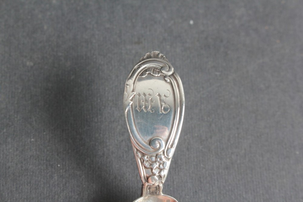 Antique silver shell tea caddy spoon (68934)