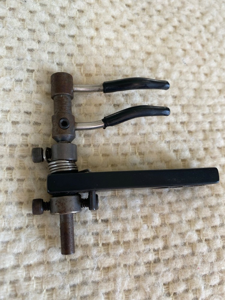 Dual Prong Flipper Rest