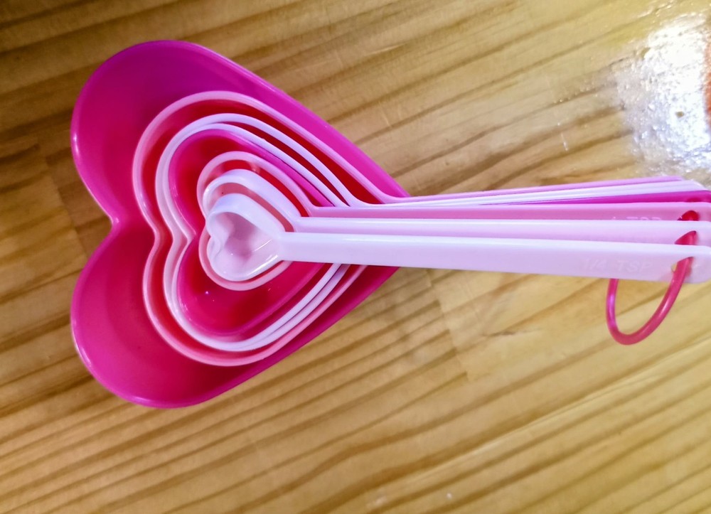 Heart Shaped Measuring Cups & Spoons Set Pink Plastic Nesting Kitchen Baking Set