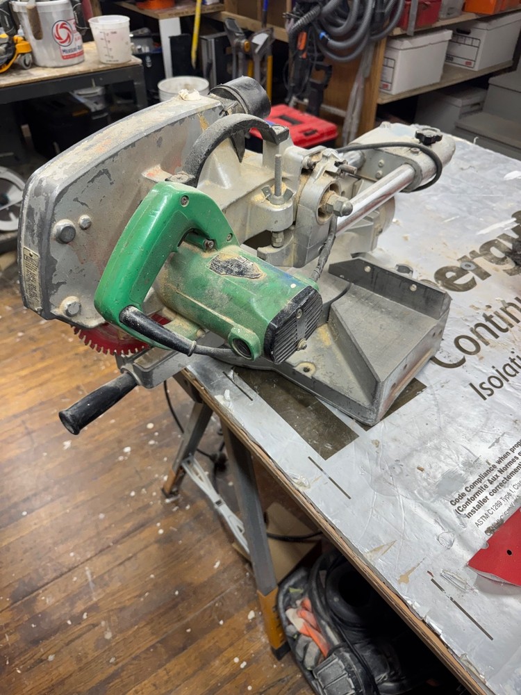 Hitachi Model C 8FSHE 8-1/2" Slide Compound Miter Saw