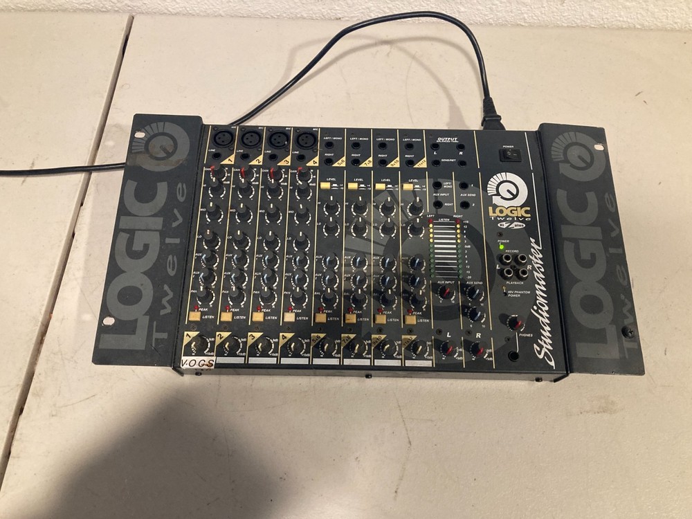 Studiomaster Logic Twelve Mixer