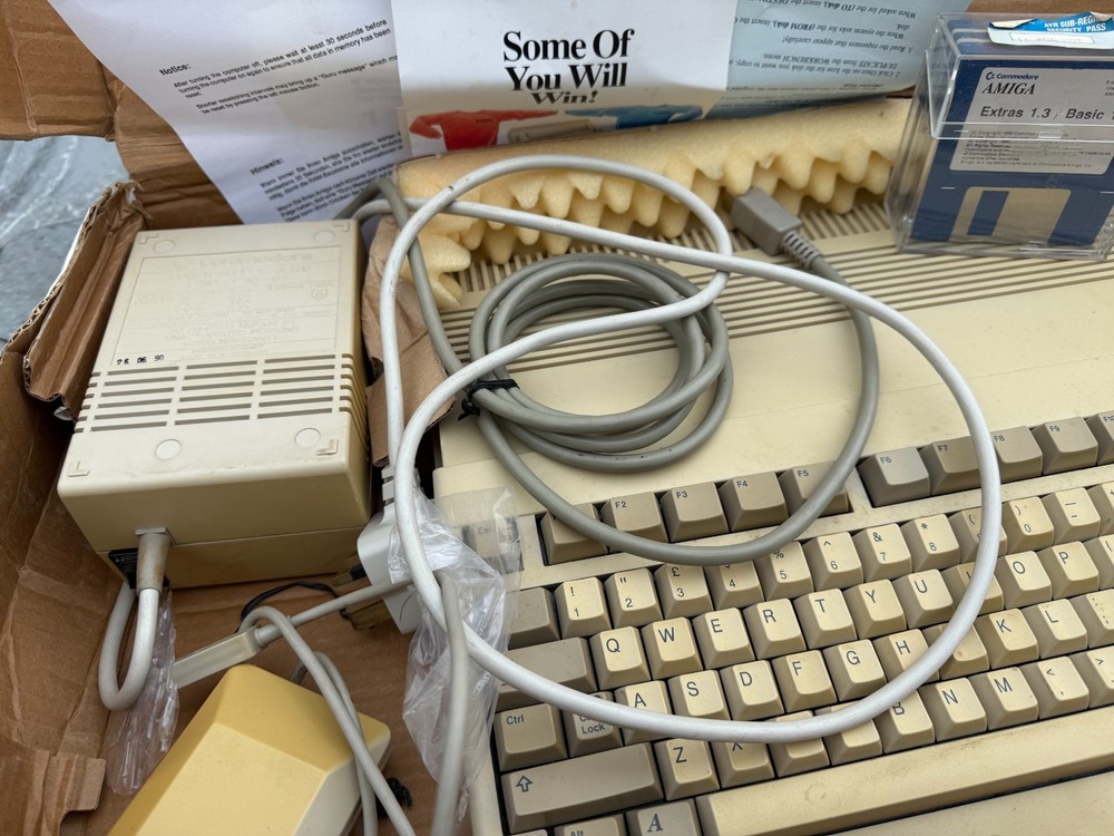 COMMODORE AMIGA 500 COMPUTER BOXED