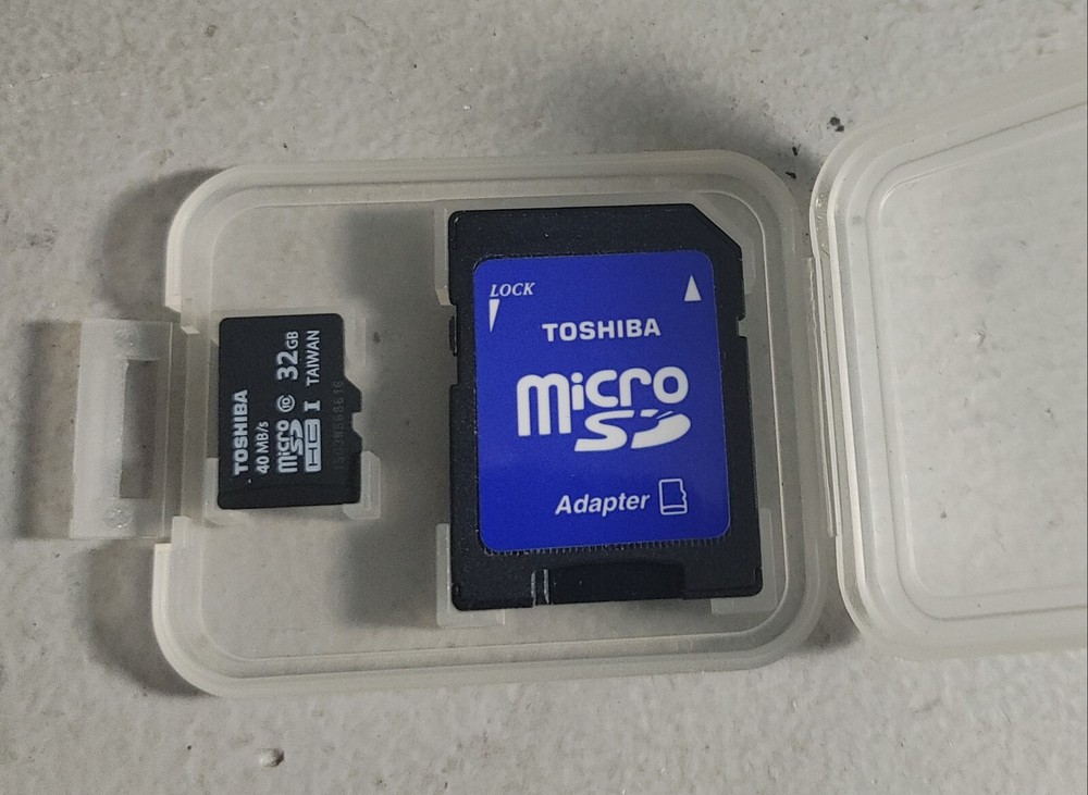 Toshiba Micro SDHC & Adapter 8GB w/Plastic Case