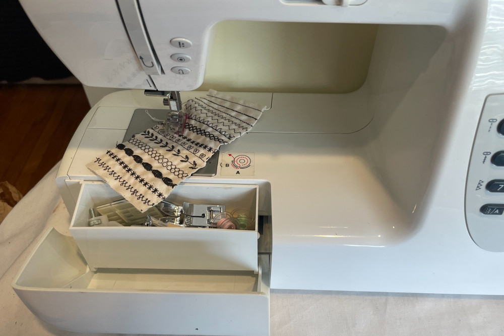 Pfaff Smart 200c Computerized Sewing Machine – 40 Stitches