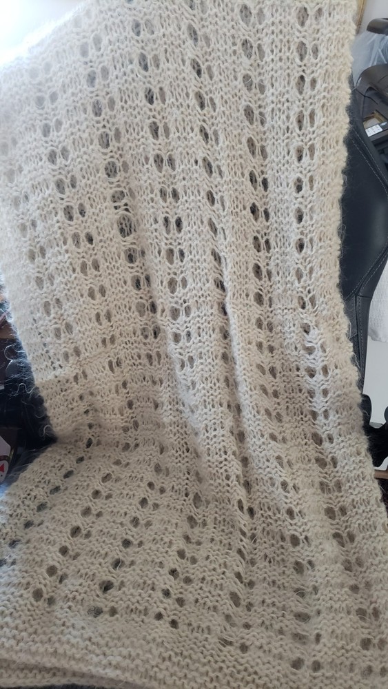 Beautiful Vintage Handmade Throw/Shawl/Qrap