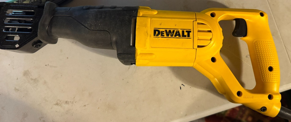 DEWALT 10 Amp Corded Variable Speed Reciprocating Saw