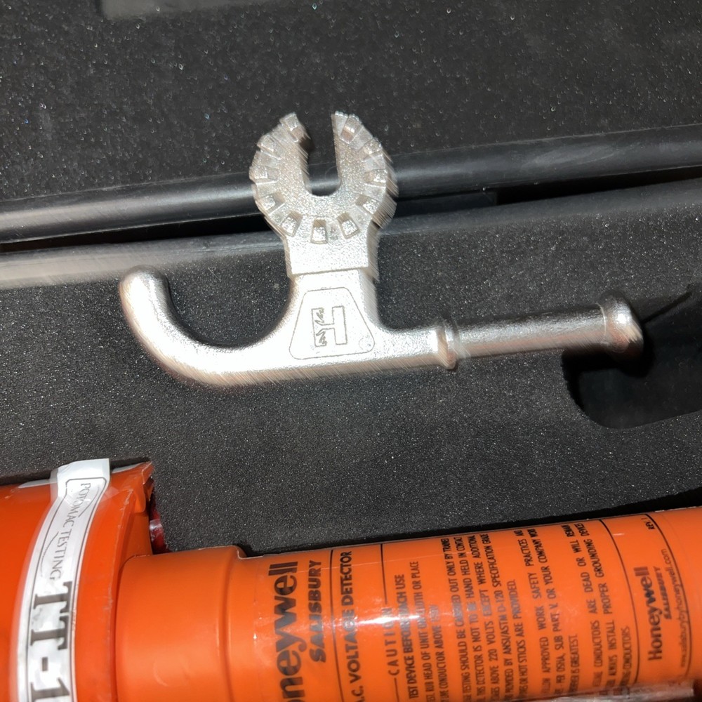 Salisbury Audio / Visual Voltage Detector Untested