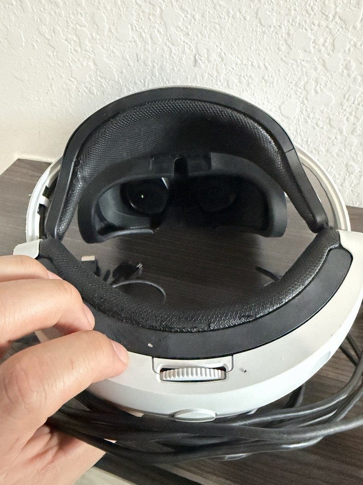 Sony PlayStation Virtual Reality 1 Headset With Controllers