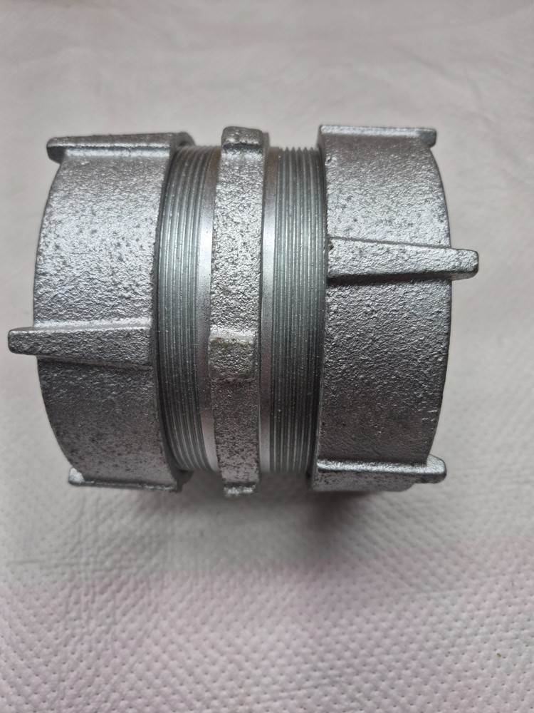 SOUTHWIRE MNT-2769, 4" Rigid/IMC Threadless Compression Conduit Coupling