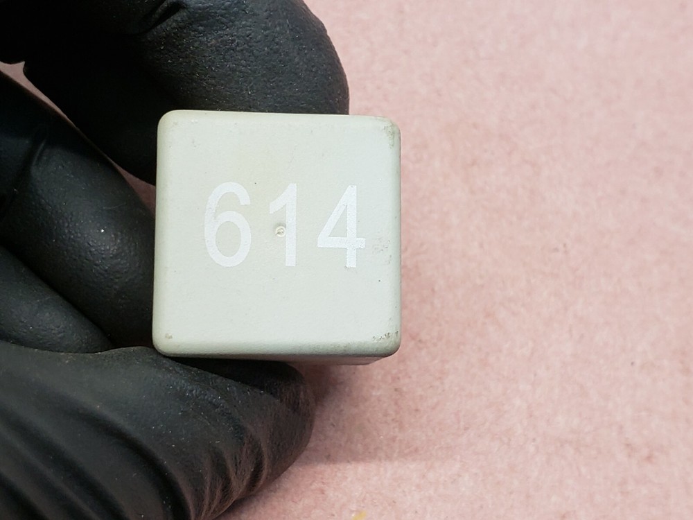 AUDI VW MULTIFUNCTION RELAY OEM 8E0951253