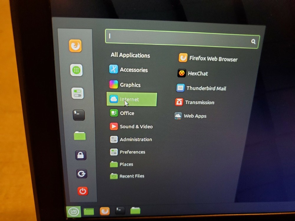 Linux Mint 20.2 Cinnamon x64 Bootable on 4G USB Stick!
