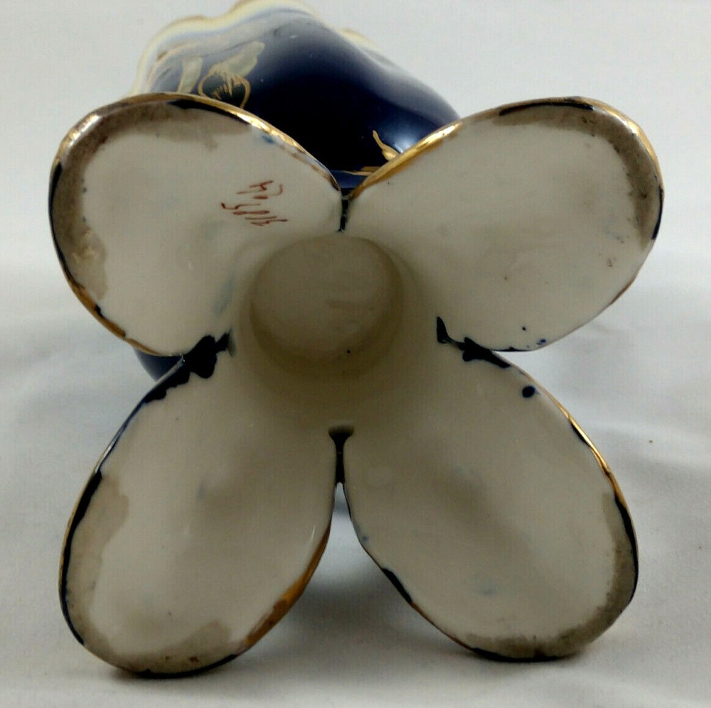 VINTEGE BLUE PAINTED FOOTED VASE