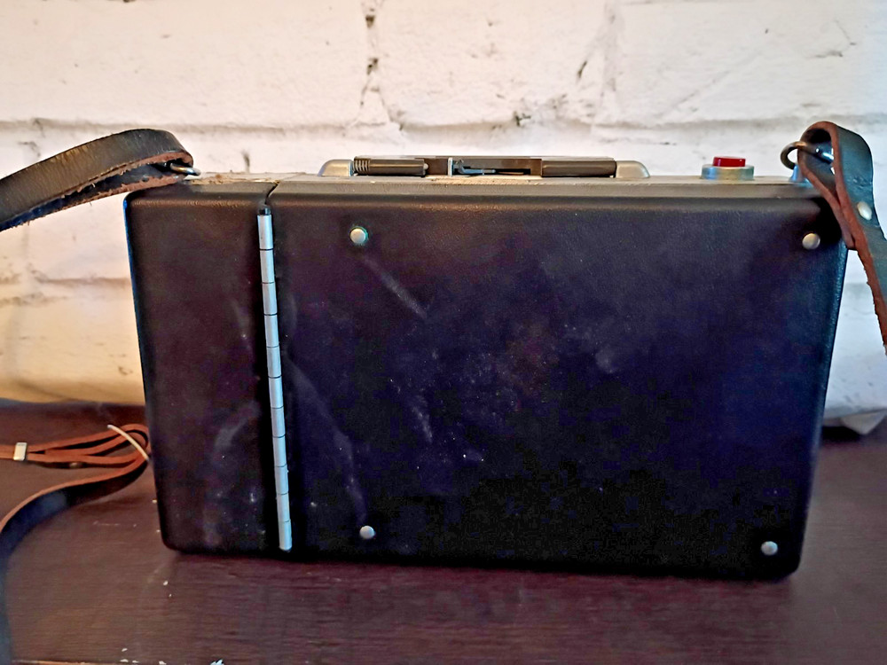 Polaroid Land Camera 100 - fires - untested otherwise - nice!