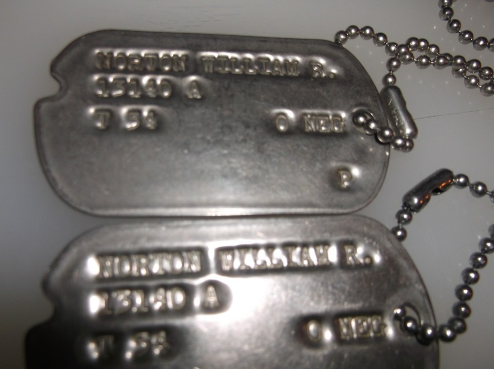 ARMY AIR FORCES NOTCHED DOG TAGS PAIR / PILOTS TAGS W/ CHAIN
