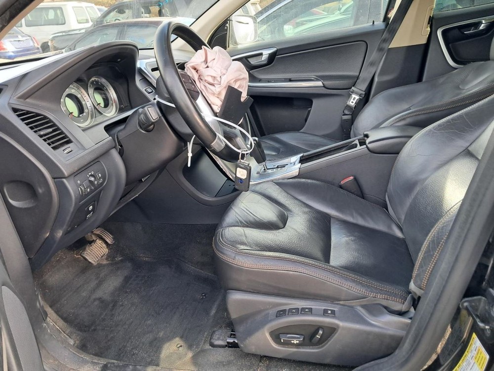 S60 2012 Glove Box 4902412