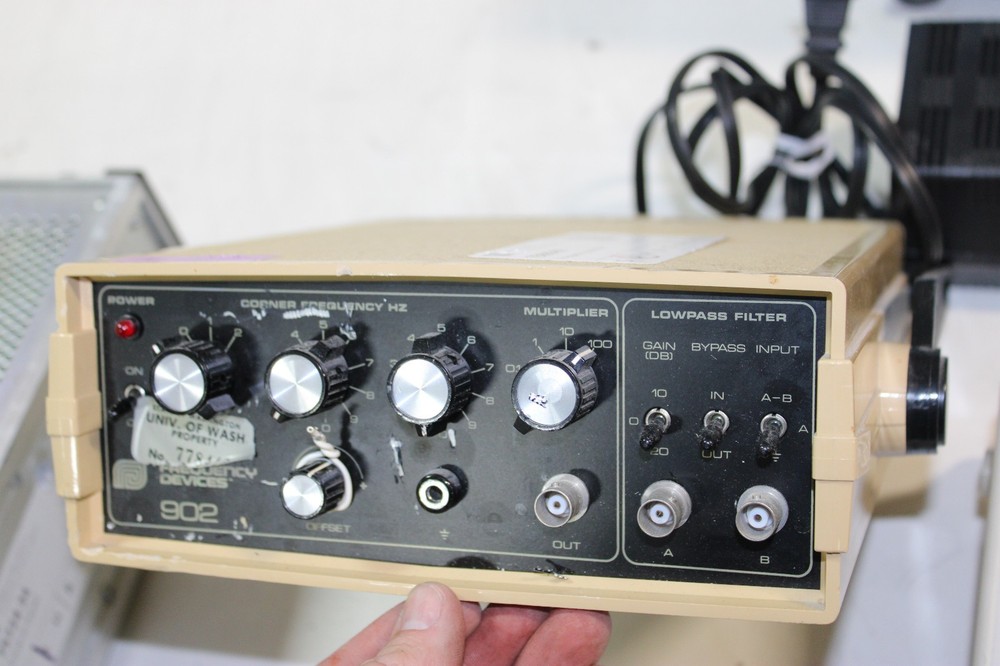 Frequency Devices 902   Filter amplifier