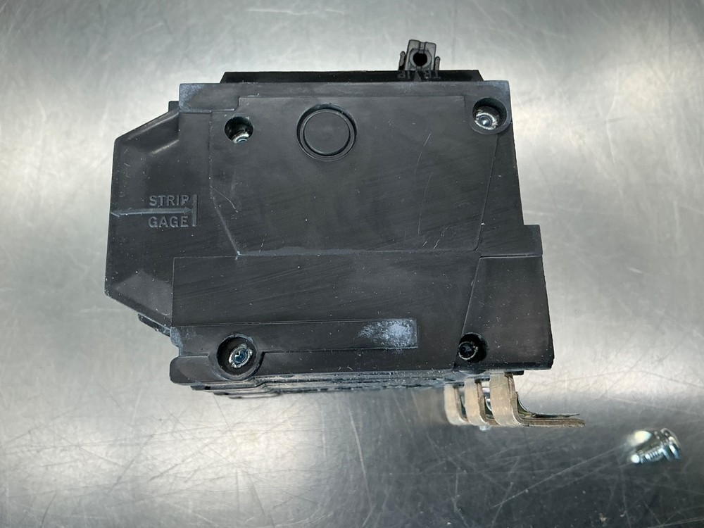 (3) GE THQB32015 Circuit Breakers 3-Pole, 15a