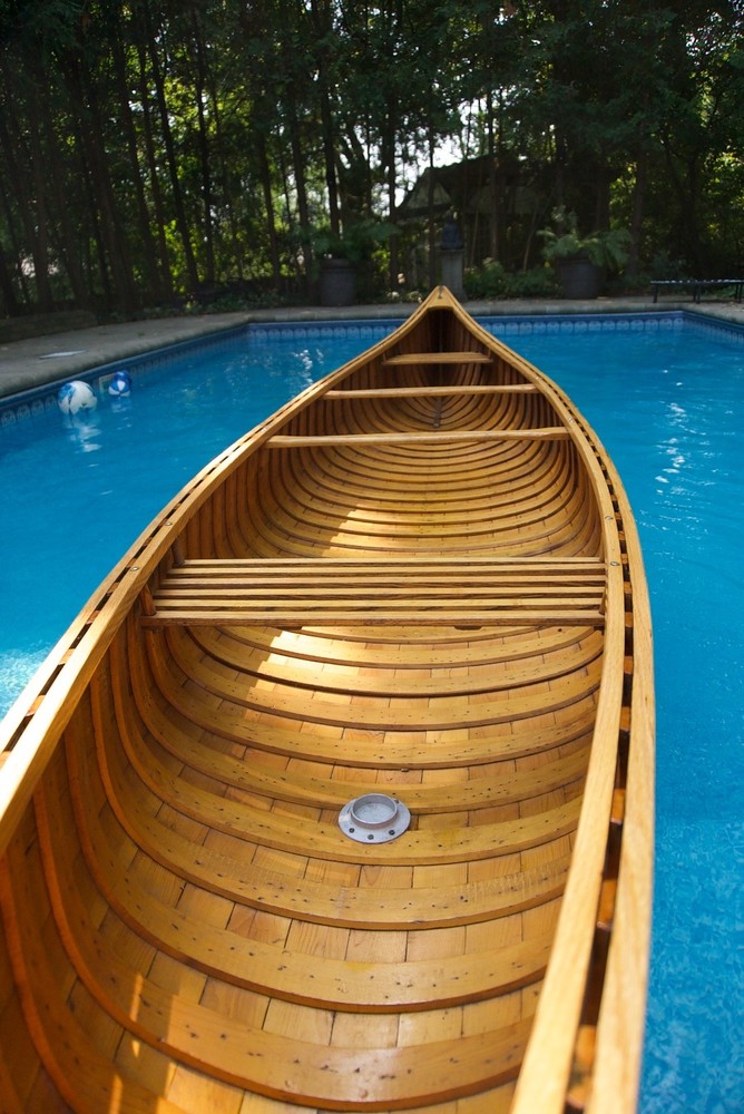 Stunning 16' Chestnut Prospector canoe
