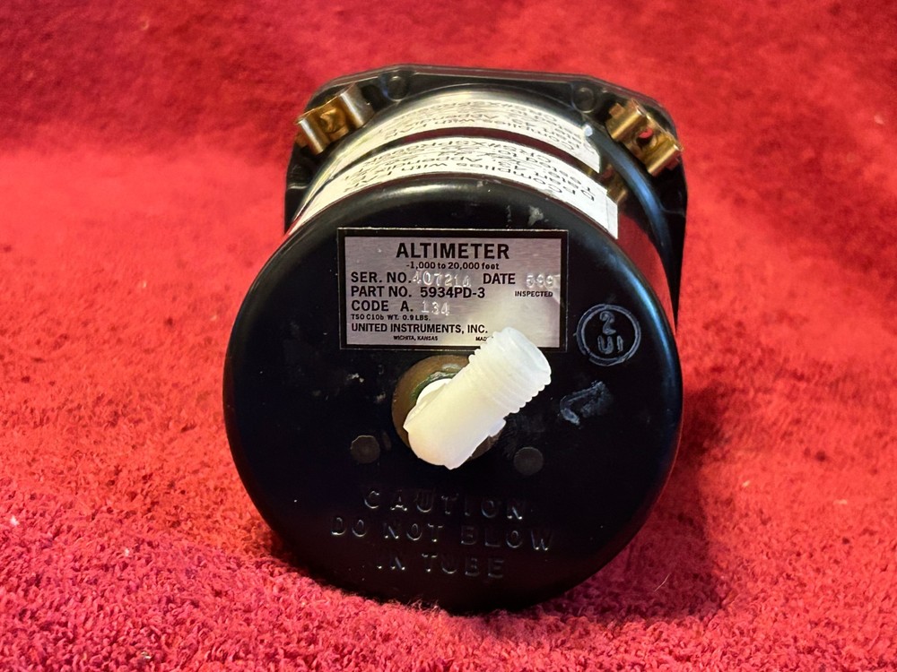 UNITED INSTRUMENTS ALTIMETER P/N 5934PD-3 CODE A.134