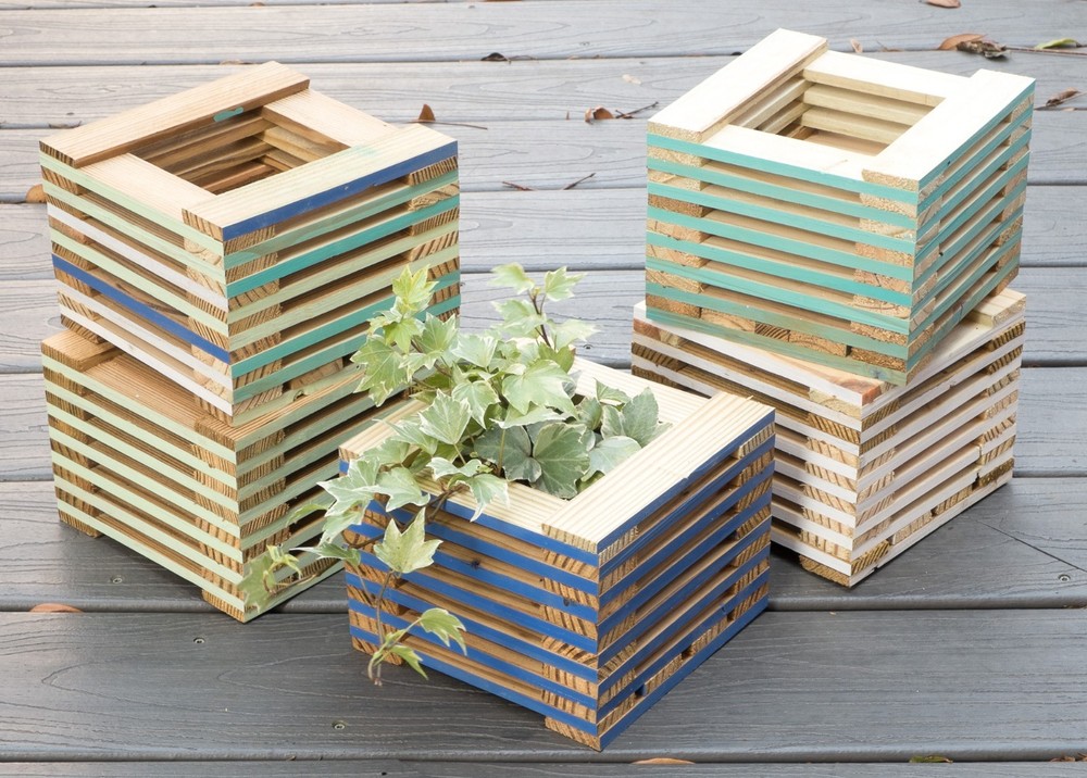 Handmade Rustic Treated Pine Square Hanging Basket - Painted Edges 🌿