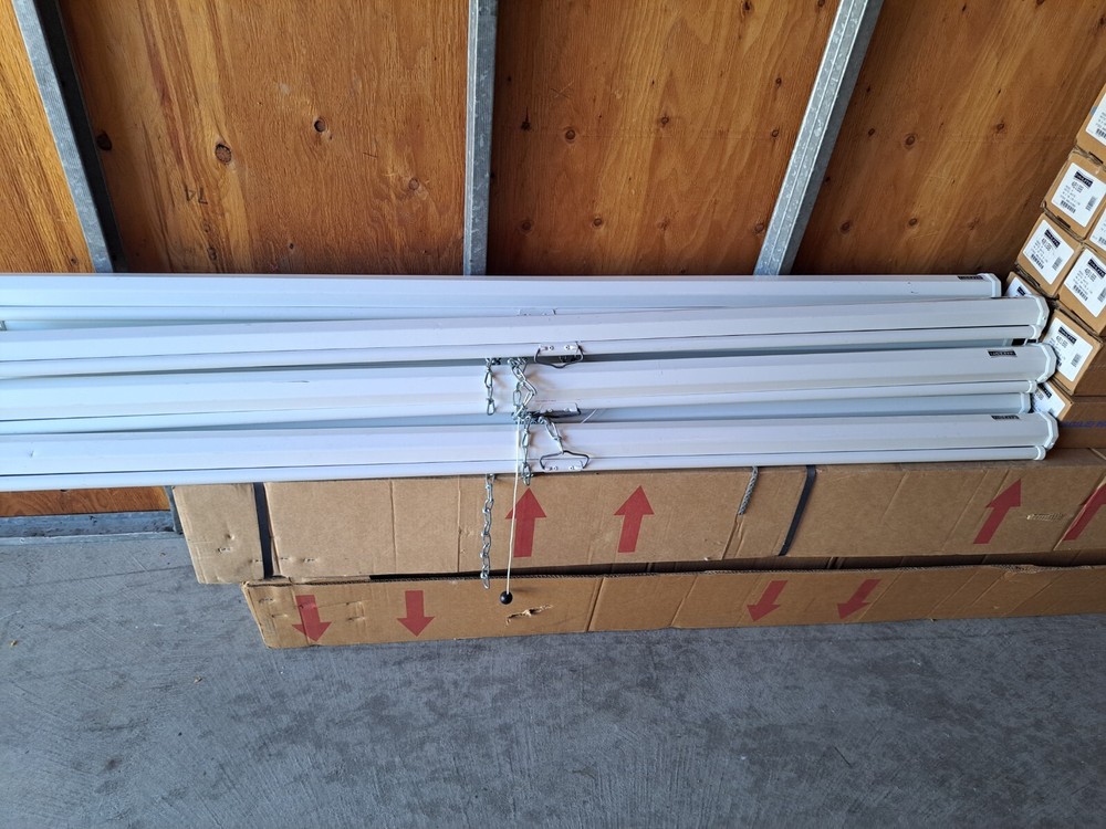 Da-Lite 40188, Model B, 70" x 70" matte white, projection wall or ceiling screen