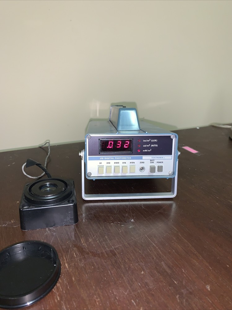 Tektronix J16 Digital Photometer J5612