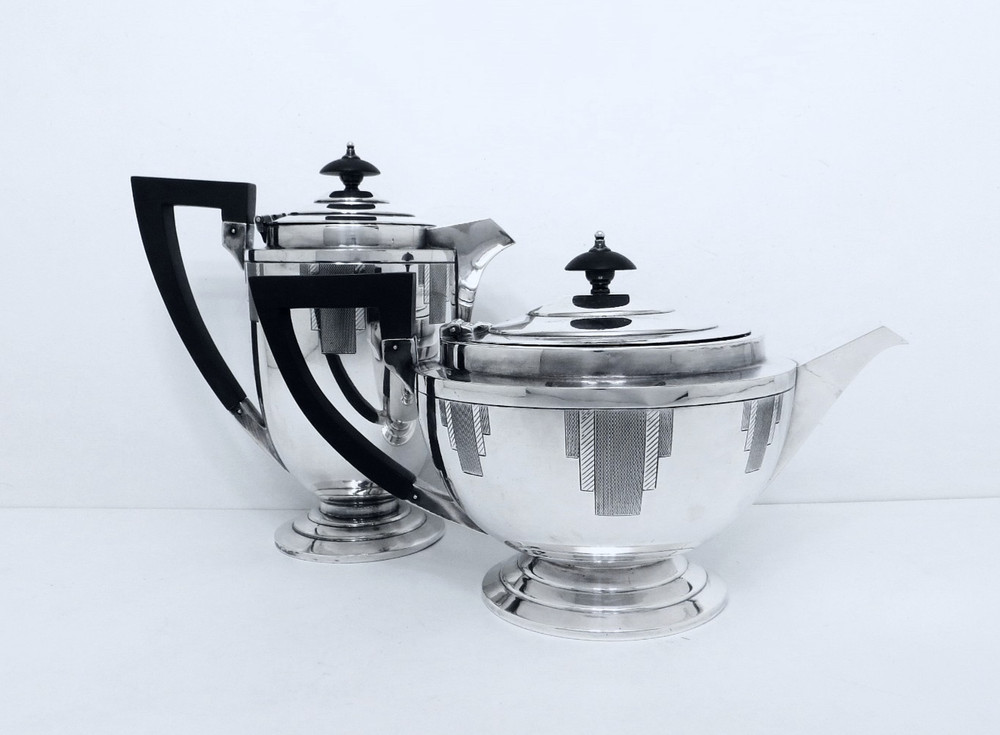 1940 WALKER & HALL SHEFFIELD DECO FOOTED  EBONY HANDLE CHOCOLATE & TEAPOT SET