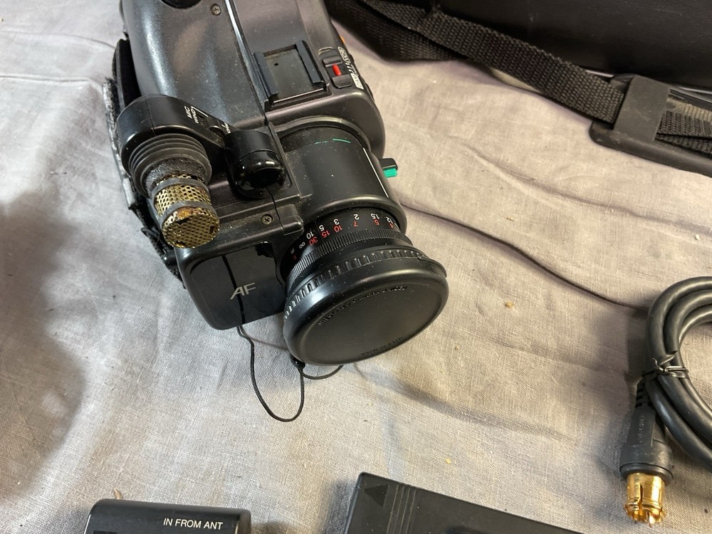 Minolta Master 8-308 Handheld 8x Optical Zoom Camcorder Bundle - Powers On