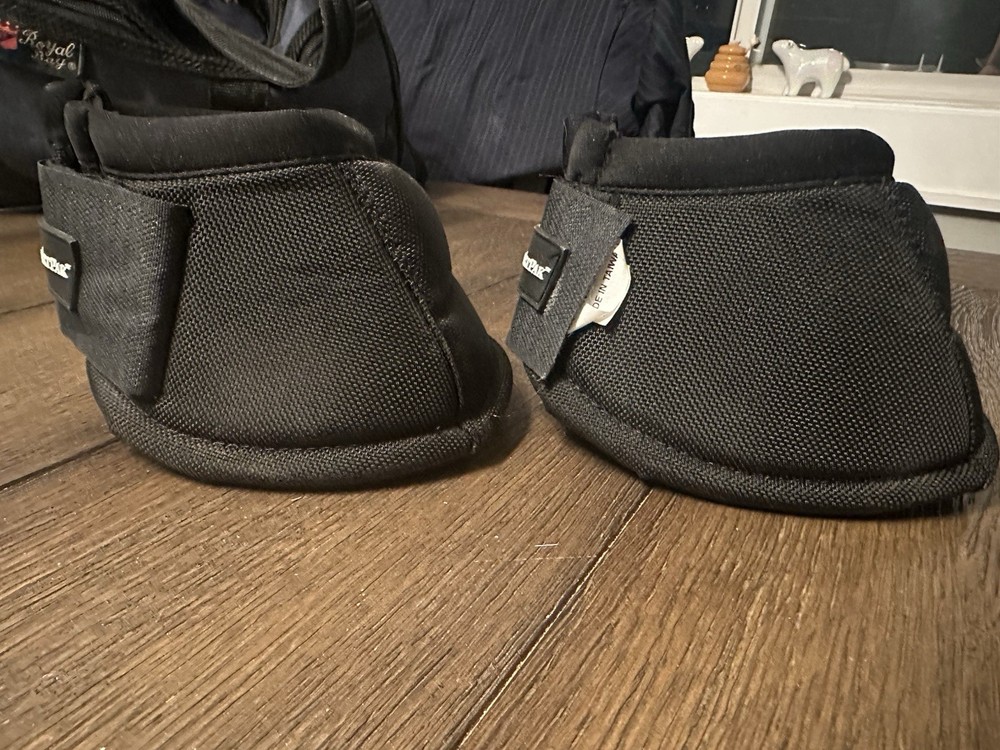 Horse Tack - Medium Black Smart Pak Bell Boots