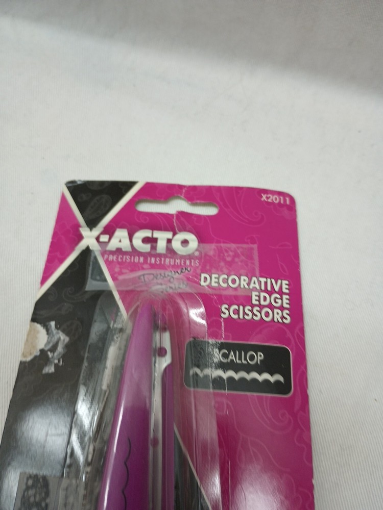 X-acto X2012 Zig-Zag/X2011 Scallop Decorative Edge Scissors One Opened