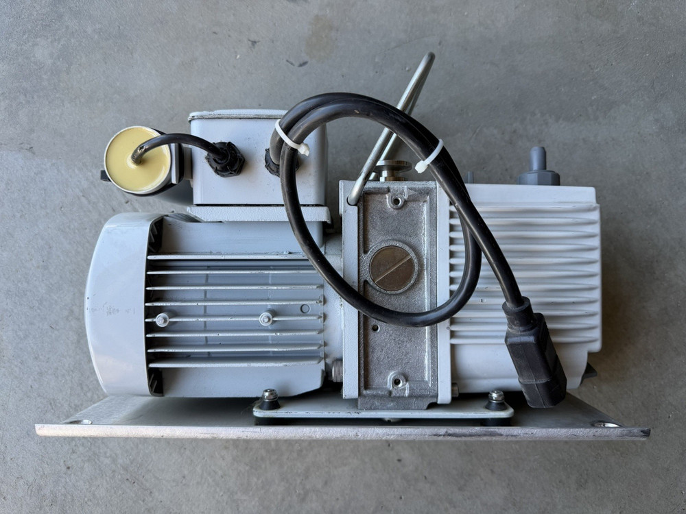 Edwards Vacuum Pump Model E2M0.7/ IEC34-1